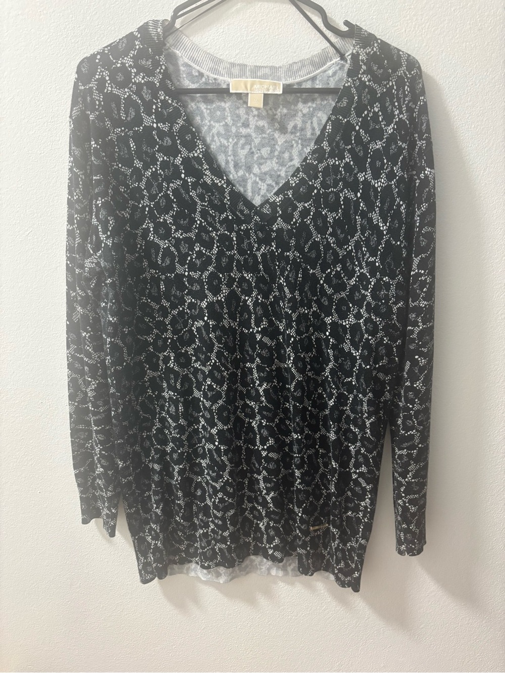 Michael Kors Black and White V-Neck Long-Sleeve Printed Top